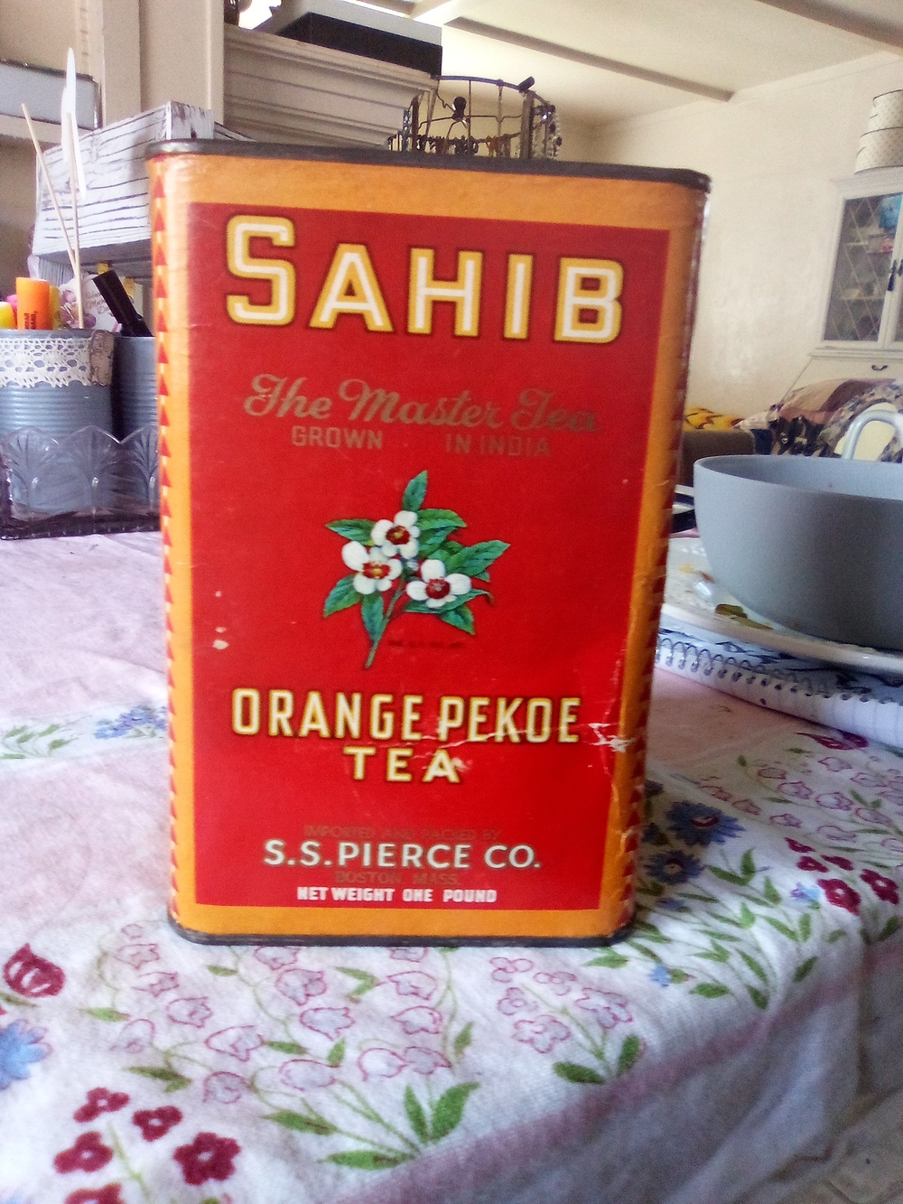 Vintage Tea Tin Sahib Classic Red Green